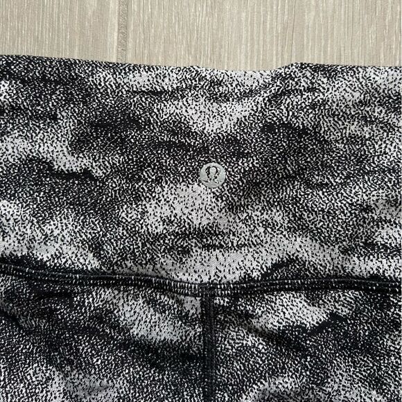 Lululemon Wunder Under High Rise Crop Leggings 6 - Picture 7 of 8